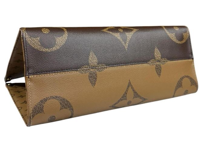 Borsa Tote Louis Vuitton OnTheGo MM Monogram Giant Marrone - vista 6