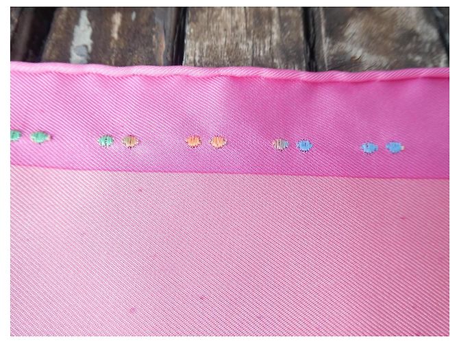 Hermès Robe Légère Handbesticktes Seidentuch Gavroche 45 Pink Blau Beige Grün Gelb - Ansicht 13