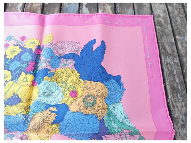 Hermès Robe Légère Handbesticktes Seidentuch Gavroche 45 Pink Blau Beige Grün Gelb - Ansicht 5