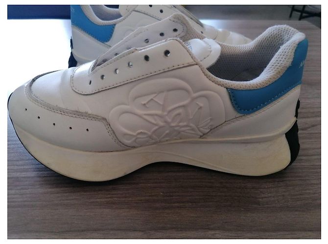 Alexander McQueen Sprint Runner Sneakers in Pelle - Bianco e Blu - vista 2