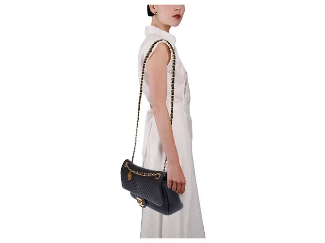 Bolso CHANEL Timeless/Classique en Cuero Negro - 103574 - vista 11