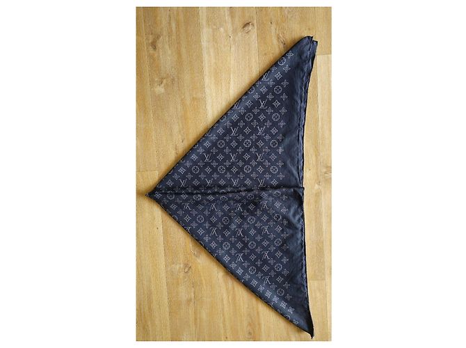 Louis Vuitton Carré in seta Monogram Nero - vista 5