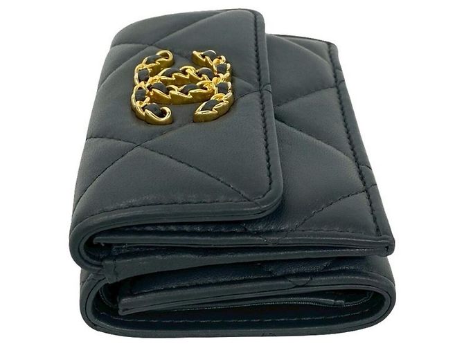 Cartera de piel de cordero Chanel 19 con logo Coco Castaño - vista 4