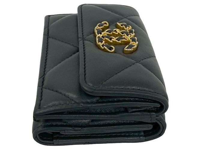 Cartera de piel de cordero Chanel 19 con logo Coco Castaño - vista 5