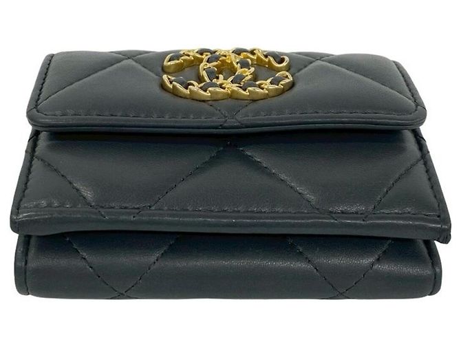 Cartera de piel de cordero Chanel 19 con logo Coco Castaño - vista 6