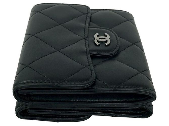 Cartera tríptico de piel de cordero Matelassé Coco Mark de Chanel Negro - vista 4
