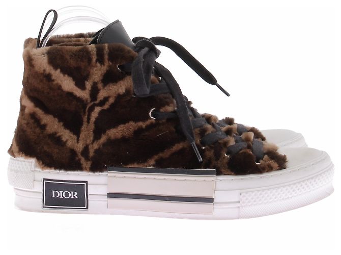 Dior Sneaker aus braunem Kunstpelz - Ansicht 2