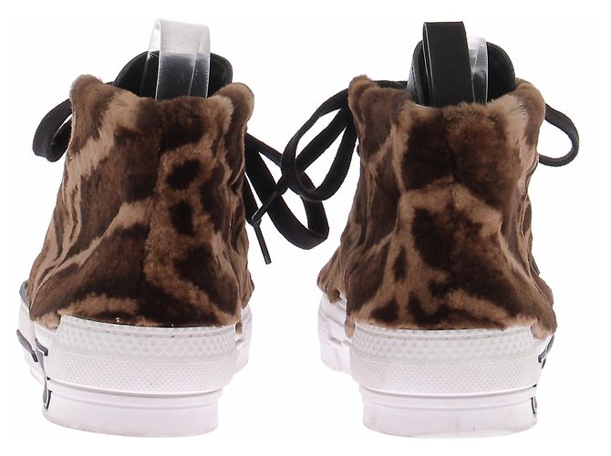 Dior Sneaker aus braunem Kunstpelz - Ansicht 5
