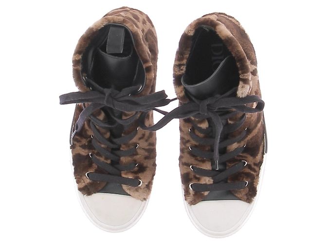 Dior Sneaker aus braunem Kunstpelz - Ansicht 6