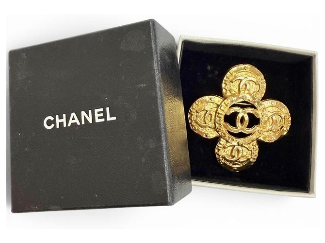 Spilla Chanel Vintage Coco Mark Motivo Floreale D'oro - vista 2
