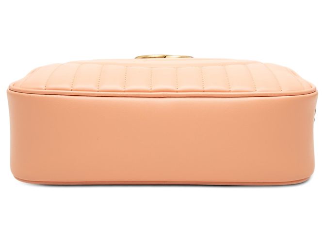 Borsa a tracolla verticale Gucci Orange Small GG Marmont Matelasse in pelle di vitello con anello Arancione Pesca - vista 3