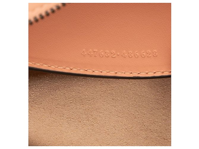 Borsa a tracolla verticale Gucci Orange Small GG Marmont Matelasse in pelle di vitello con anello Arancione Pesca - vista 6