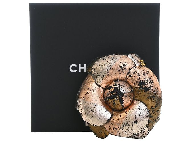 Spilla Chanel Pink CC Metallic Canvas Camellia Rosa D'oro - vista 6