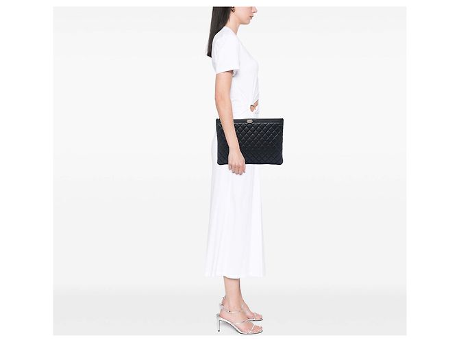 Chanel Black Large Quilted Caviar Boy O Case Clutch Nero - vista 6