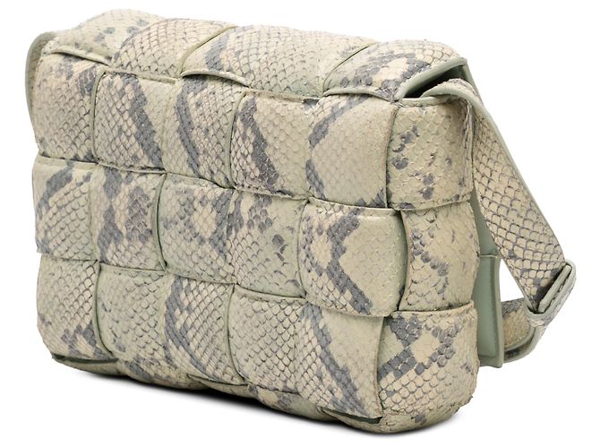 Bolsa transversal Cassette acolchoada em pele de cabra com relevo de python verde Bottega Veneta Verde claro - vista 2