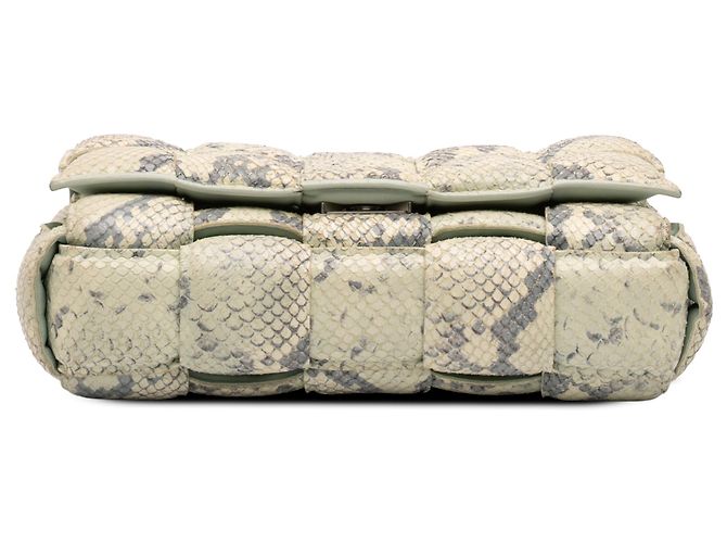 Bolsa transversal Cassette acolchoada em pele de cabra com relevo de python verde Bottega Veneta Verde claro - vista 3