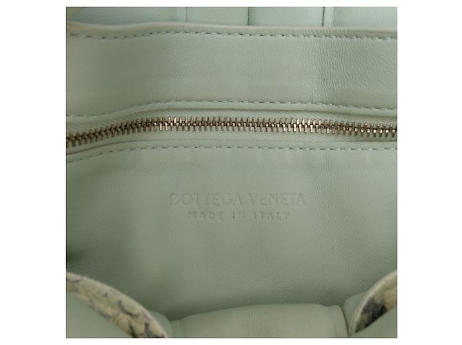 Bolsa transversal Cassette acolchoada em pele de cabra com relevo de python verde Bottega Veneta Verde claro - vista 5