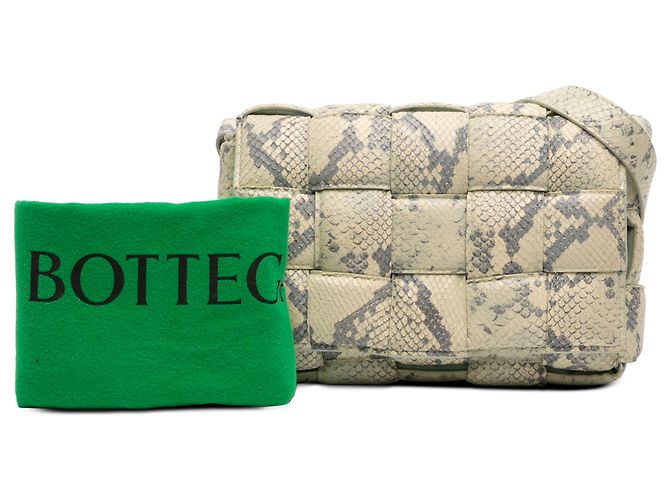 Bolsa transversal Cassette acolchoada em pele de cabra com relevo de python verde Bottega Veneta Verde claro - vista 7