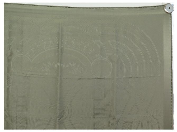 Hermès NUOVO Fazzoletto HERMES GRAND TRALALA VIRGINIE JAMIN 70 Seta KAKI Sciarpa di Seta Cachi - vista 3