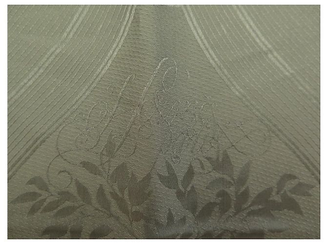 Hermès NUOVO Fazzoletto HERMES GRAND TRALALA VIRGINIE JAMIN 70 Seta KAKI Sciarpa di Seta Cachi - vista 7