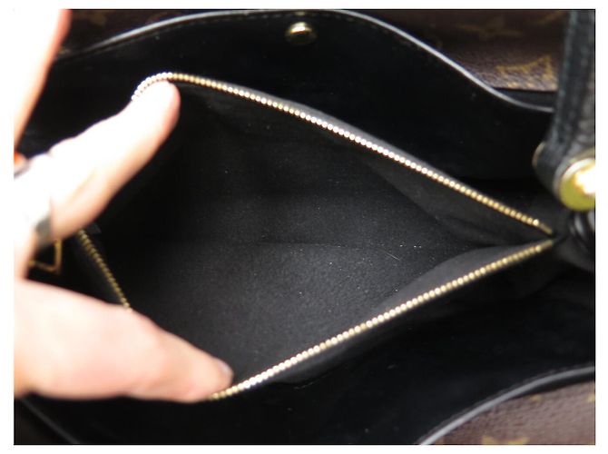 BORSA A MANO LOUIS VUITTON DOUBLE V M54439 IN PELLE NERA E TELA MONOGRAM - vista 11