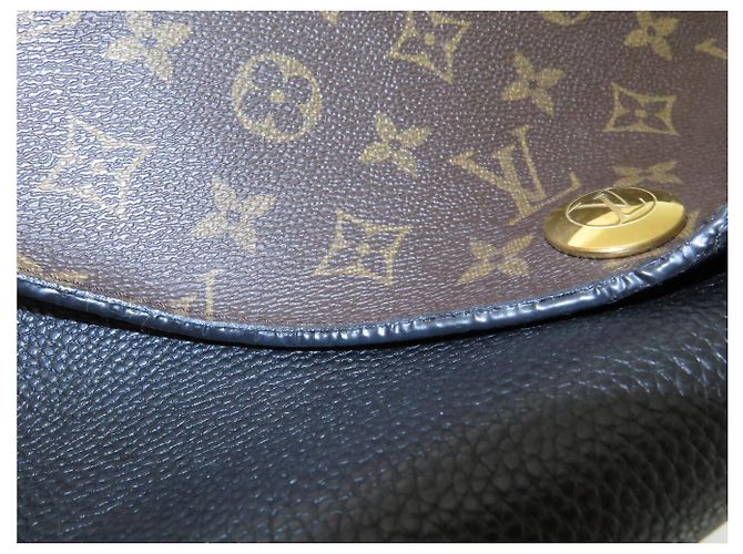 BORSA A MANO LOUIS VUITTON DOUBLE V M54439 IN PELLE NERA E TELA MONOGRAM - vista 21