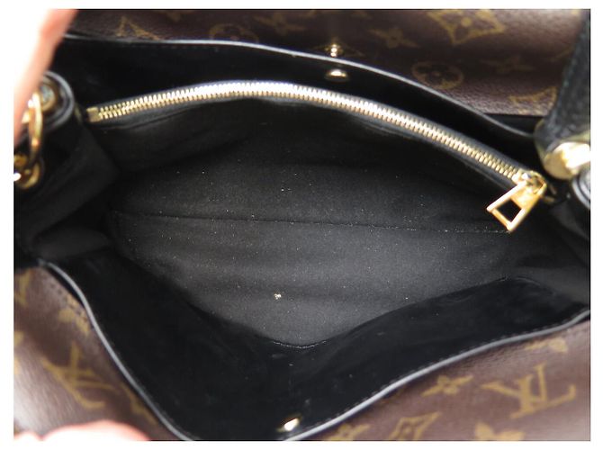 BORSA A MANO LOUIS VUITTON DOUBLE V M54439 IN PELLE NERA E TELA MONOGRAM - vista 9