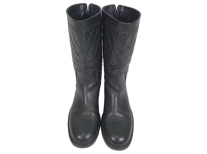 Timeless Botas de cano médio acolchoadas Chanel CC em couro preto - vista 5
