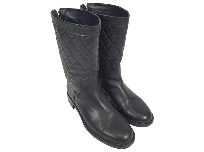 Timeless Botas de cano médio acolchoadas Chanel CC em couro preto - vista 6