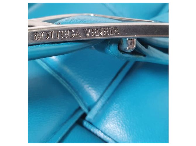 Borsa a tracolla Padded Cassette in pelle di agnello blu Bottega Veneta - vista 9