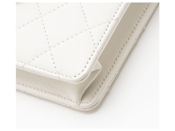 Gabrielle Borsa Chanel Lambskin Chic Pearls Small Vertical Flap Bag Bianco - vista 10