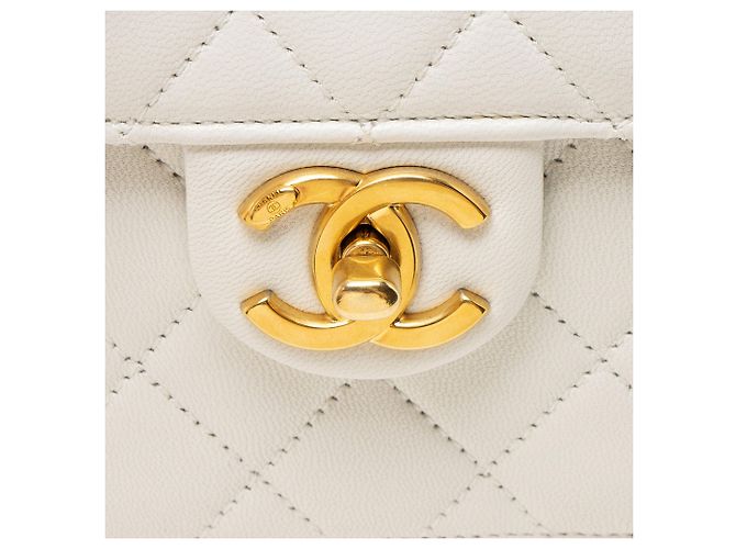 Gabrielle Borsa Chanel Lambskin Chic Pearls Small Vertical Flap Bag Bianco - vista 9