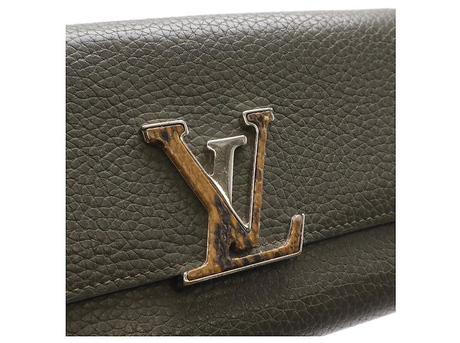 Portafoglio Bifold Louis Vuitton Capucines in pelle di pitone Verde - vista 4