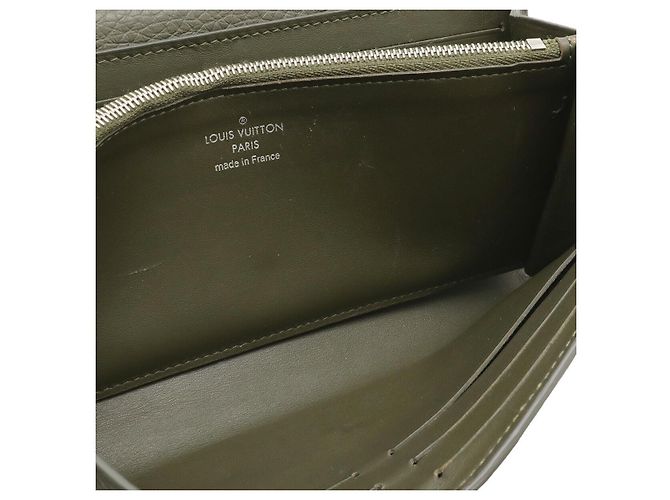 Portafoglio Bifold Louis Vuitton Capucines in pelle di pitone Verde - vista 8