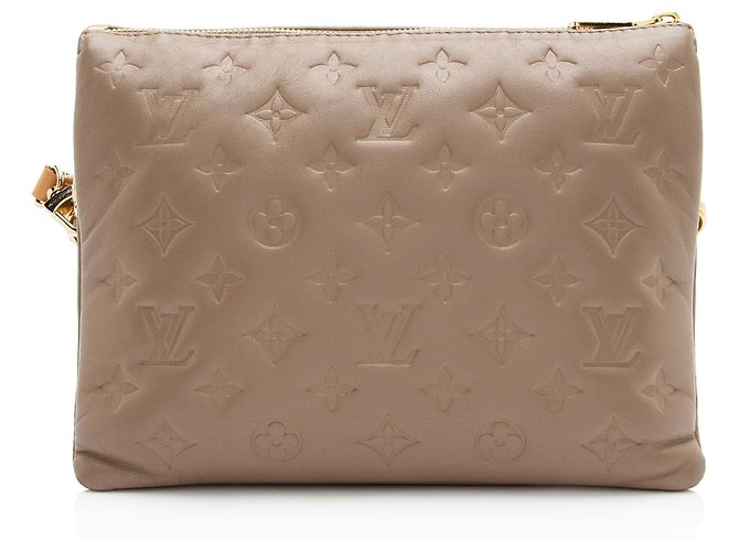 Borsa a tracolla Louis Vuitton Coussin PM in agnello goffrato Monogram Marrone Beige - vista 3