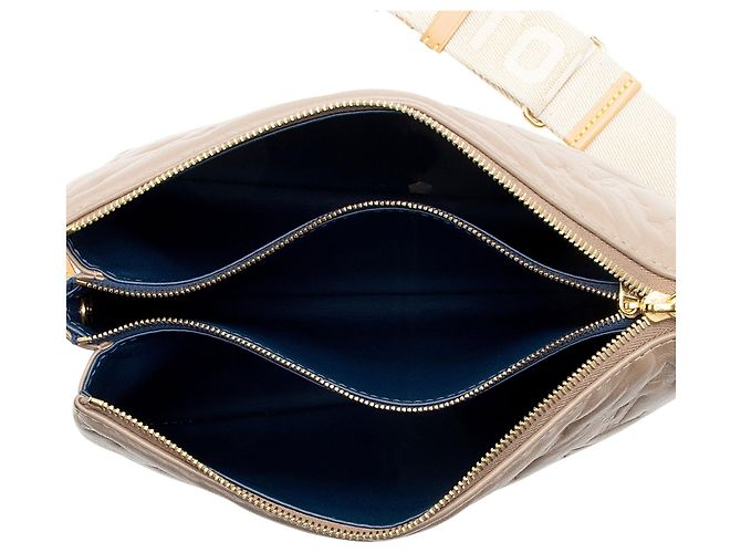 Borsa a tracolla Louis Vuitton Coussin PM in agnello goffrato Monogram Marrone Beige - vista 6