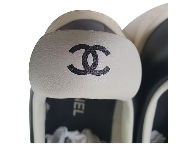 Timeless Sneakers basse Chanel CC Pull-Tab in pelle nera Nero - vista 10