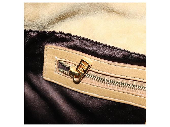 Borsa a tracolla FENDI Mamma Baguette in scamosciato beige e oro Auth 182030V D'oro - vista 22