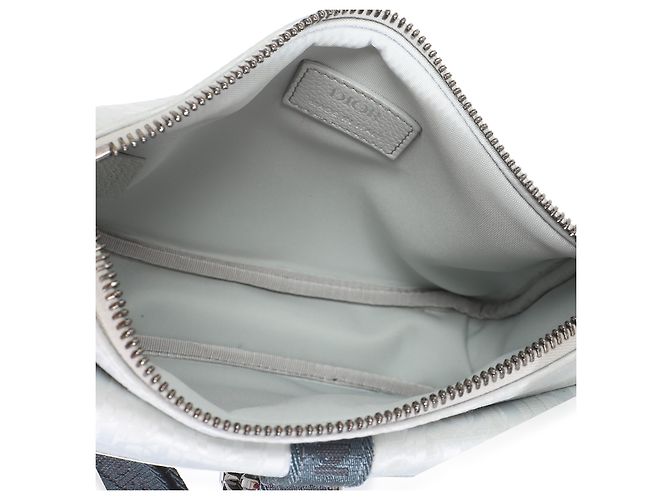 Christian Dior Dior 8 Pouch mit Riemen aus hellblauem Oblique Jacquard - Ansicht 5