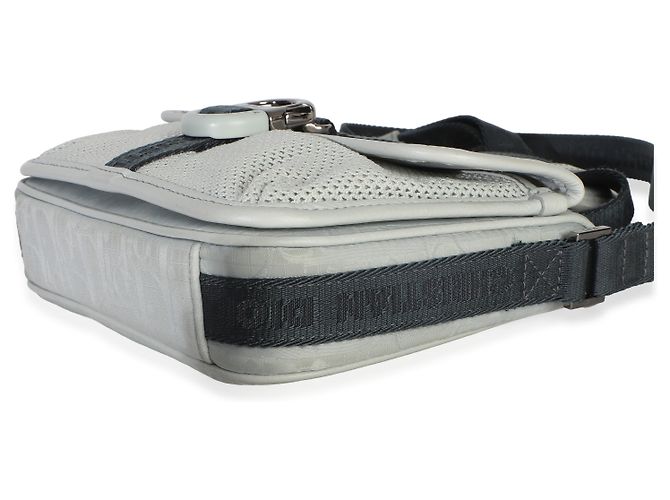 Christian Dior Dior 8 Pouch mit Riemen aus hellblauem Oblique Jacquard - Ansicht 6