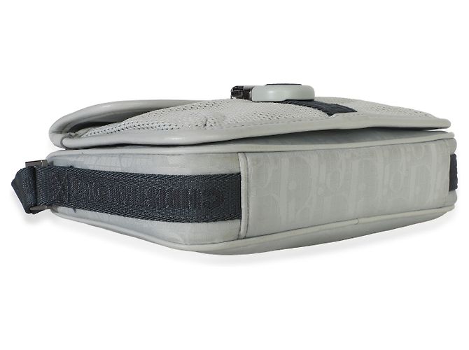 Christian Dior Dior 8 Pouch mit Riemen aus hellblauem Oblique Jacquard - Ansicht 7