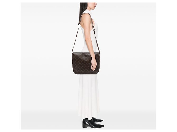 Louis Vuitton Marrom Monogram Beaubourg Messenger MM - vista 6
