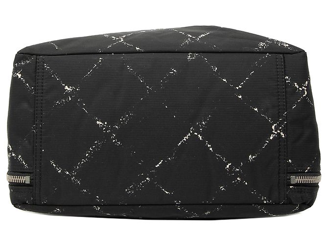 Borsa a mano in nylon Chanel Black Old Travel Line Nero - vista 3