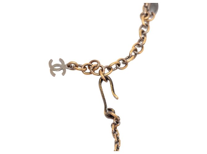 Collana con pendente rotondo Chanel Red CC Gold Plated Resin Crossbones - vista 5