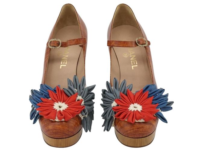 Décolleté CHANEL in pelle 38 1/2 Marrone CC Auth 182044V - vista 2