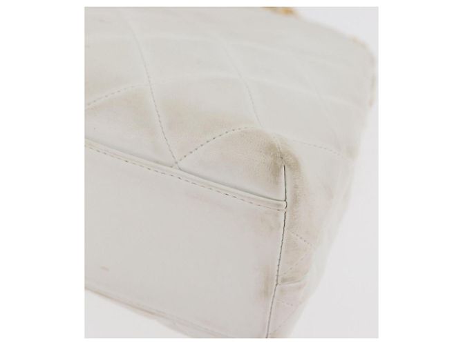 CHANEL Borsa a Spalla Matelasse con Catena in Pelle di Agnello Bianco Oro CC Auth 181776V D'oro - vista 15