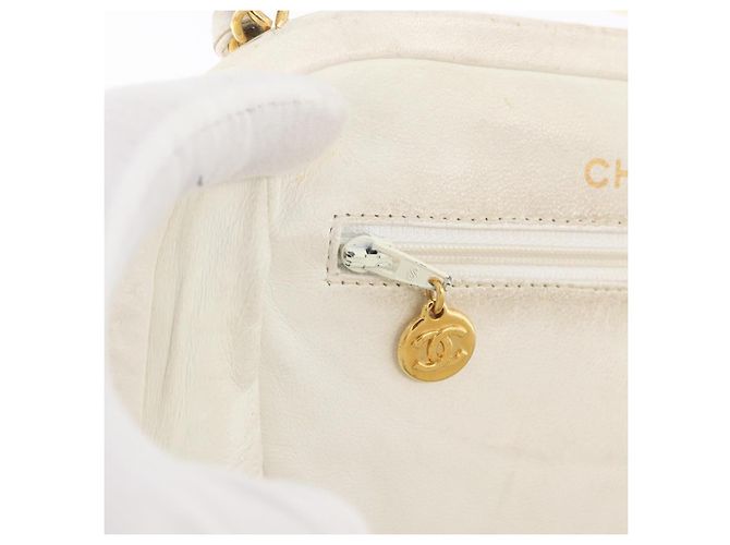 CHANEL Borsa a Spalla Matelasse con Catena in Pelle di Agnello Bianco Oro CC Auth 181776V D'oro - vista 22