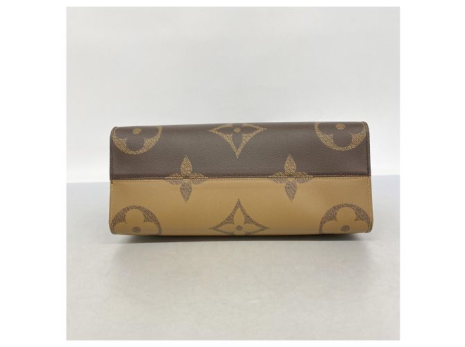 Borsa Tote Louis Vuitton Monogram Giant Reverse OnTheGo MM Marrone - vista 3