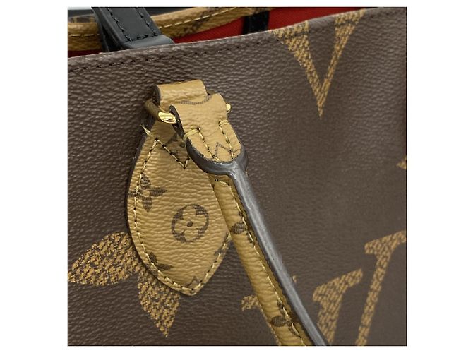 Borsa Tote Louis Vuitton Monogram Giant Reverse OnTheGo MM Marrone - vista 6