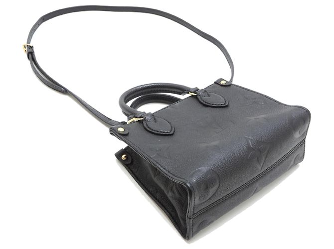 Borsa Louis Vuitton OnTheGo BB Nero - vista 3